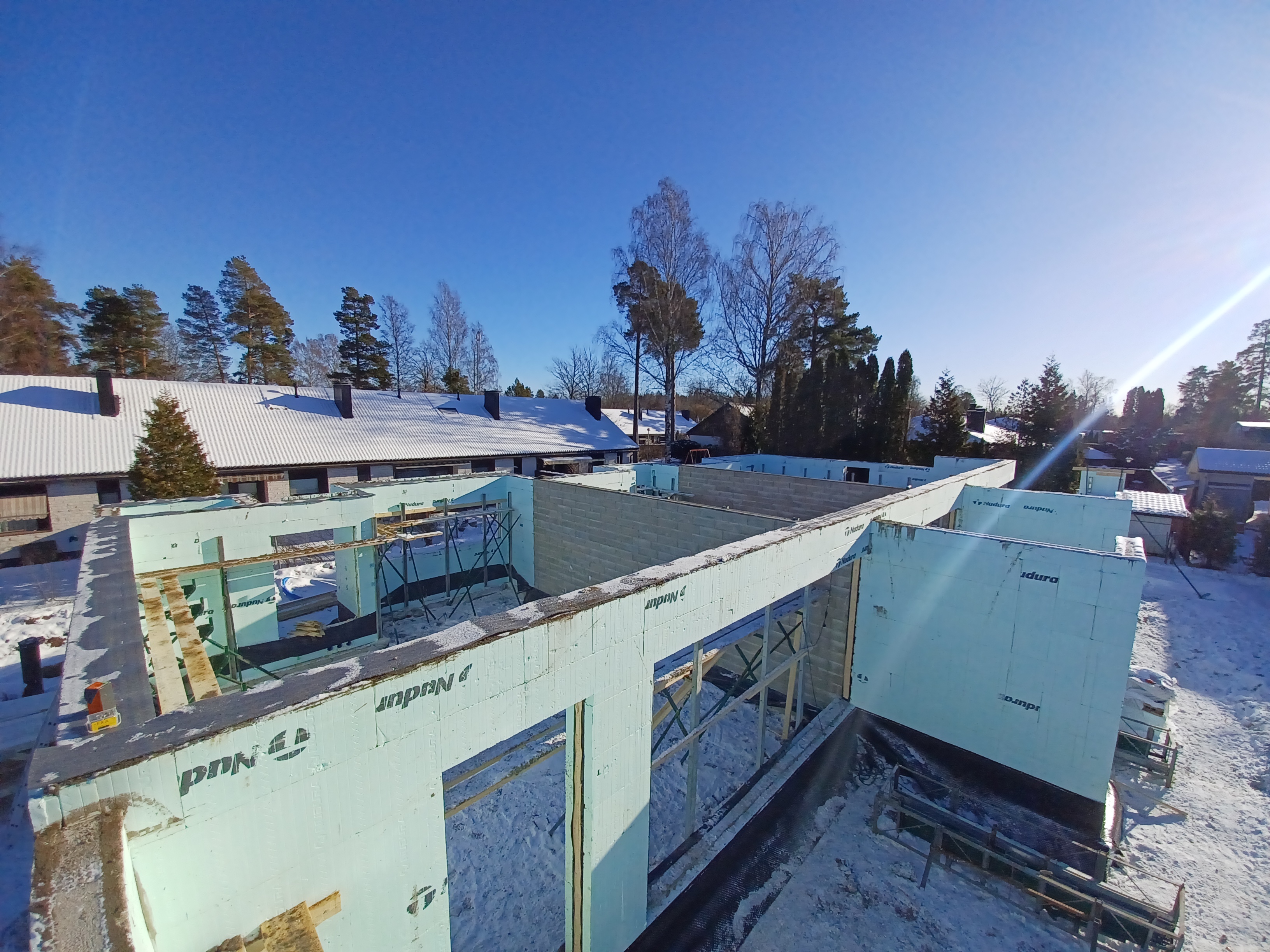 3-asuntoisen rivitalon ICF-runko